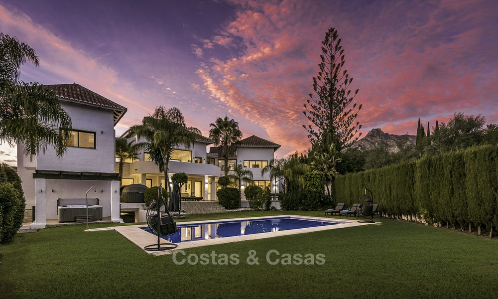 Modern-mediterrane luxe villa te koop, met zeezicht en dicht bij het strand op de Golden Mile, Marbella 17030