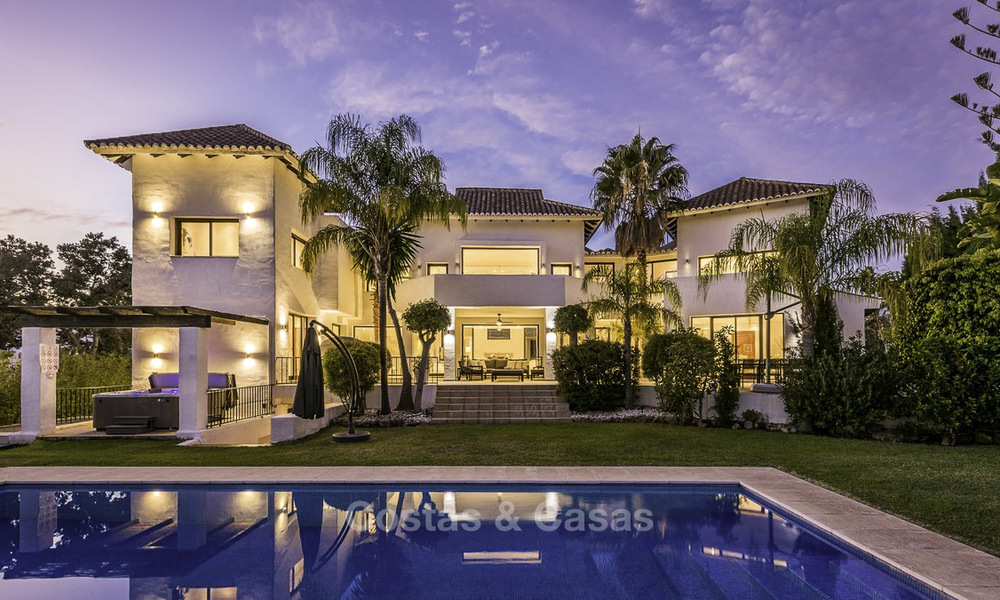 Modern-mediterrane luxe villa te koop, met zeezicht en dicht bij het strand op de Golden Mile, Marbella 17040