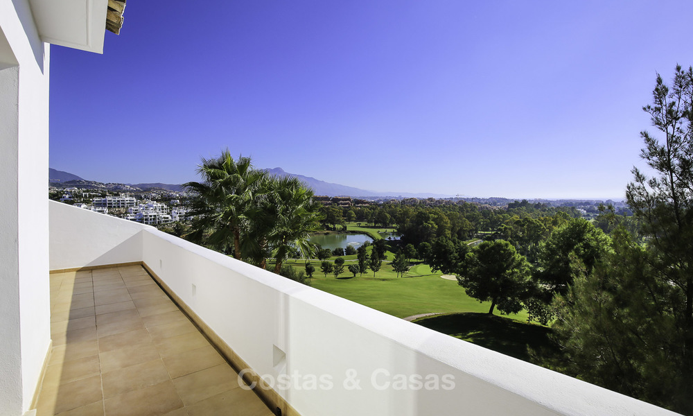 Eigentijdse villa met panoramisch zeezicht te koop, instapklaar, eerste lijn golf, Benahavis - Marbella 17266