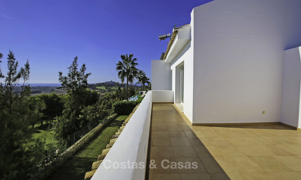Eigentijdse villa met panoramisch zeezicht te koop, instapklaar, eerste lijn golf, Benahavis - Marbella 17270