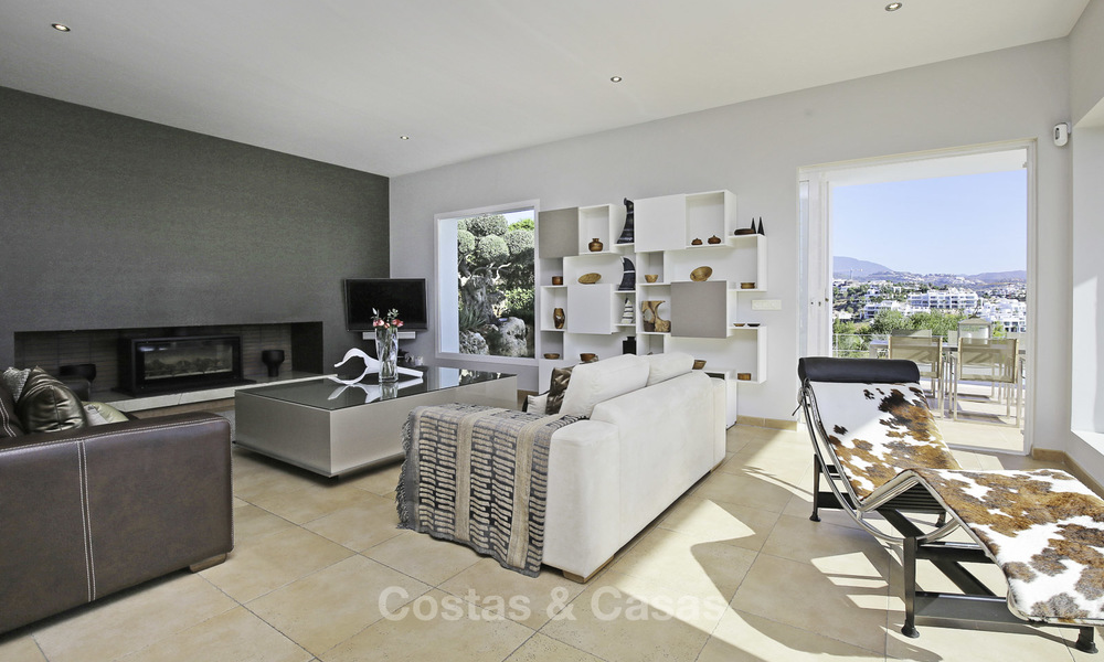Eigentijdse villa met panoramisch zeezicht te koop, instapklaar, eerste lijn golf, Benahavis - Marbella 17272