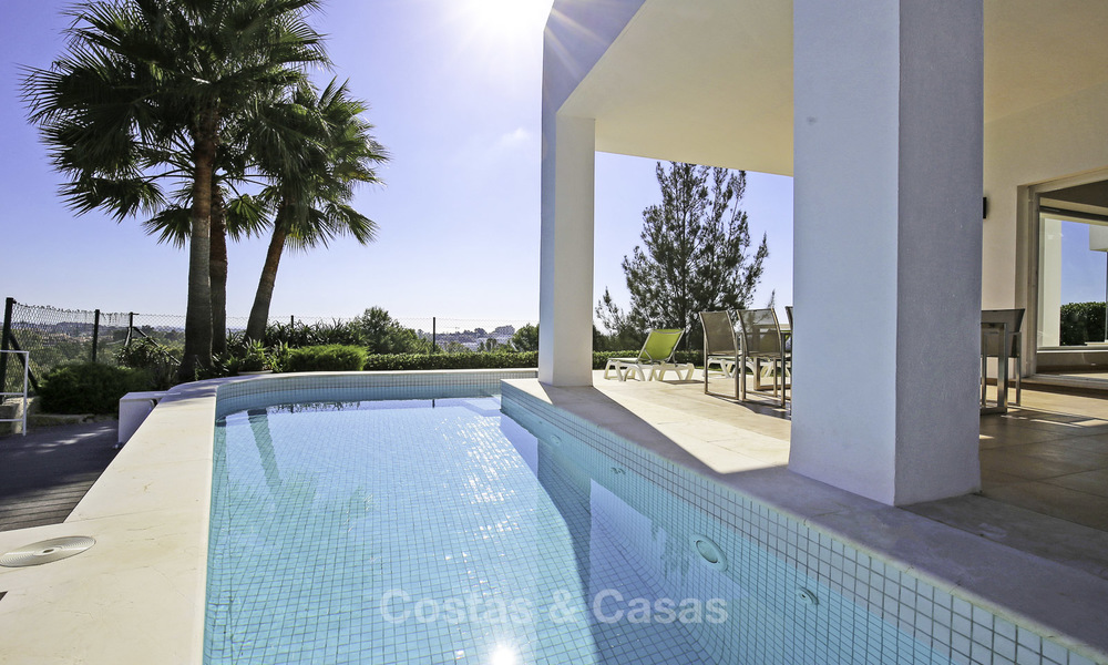 Eigentijdse villa met panoramisch zeezicht te koop, instapklaar, eerste lijn golf, Benahavis - Marbella 17287