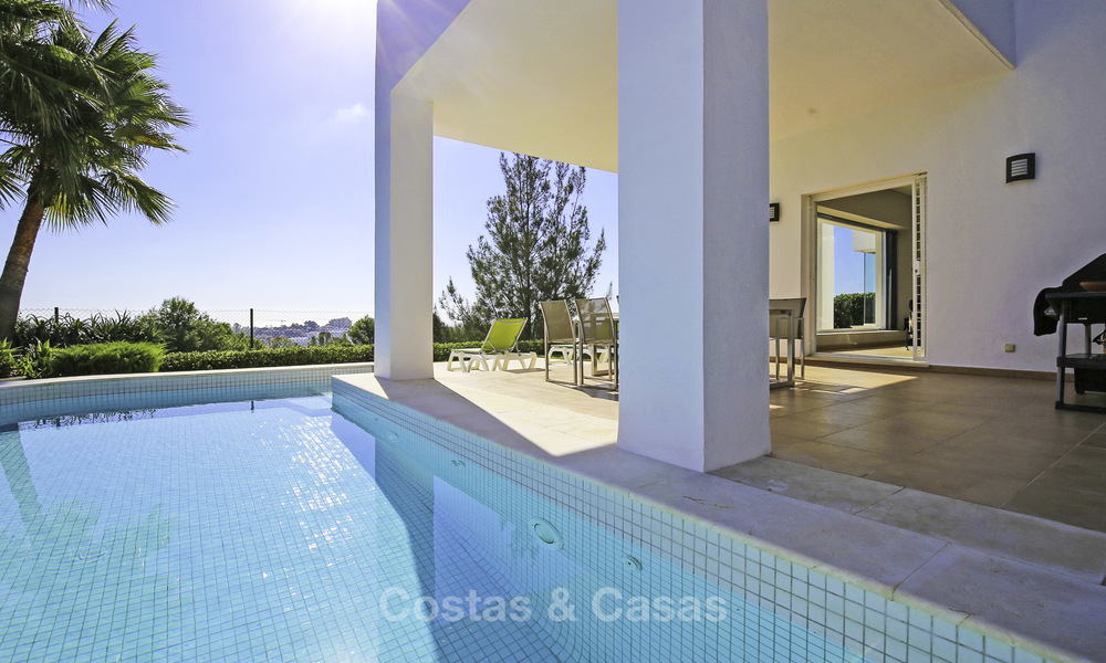 Eigentijdse villa met panoramisch zeezicht te koop, instapklaar, eerste lijn golf, Benahavis - Marbella 17288