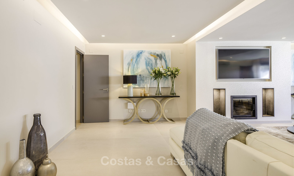 Aantrekkelijke, volledig gerenoveerde luxe villa te koop, dicht bij golfbaan, voorzieningen en strand in Oost-Marbella 17303