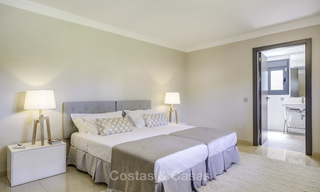 Aantrekkelijke, volledig gerenoveerde luxe villa te koop, dicht bij golfbaan, voorzieningen en strand in Oost-Marbella 17318 