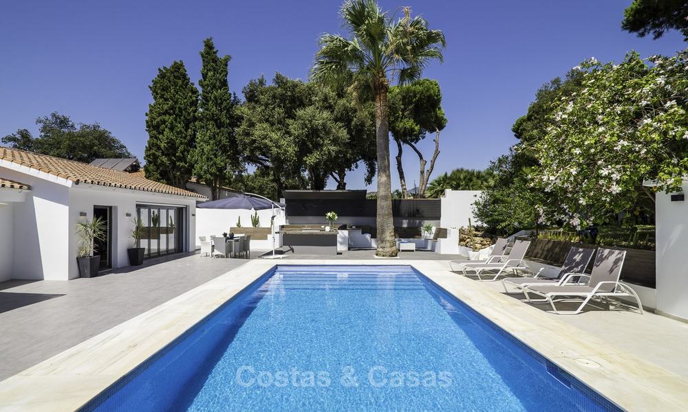 Aantrekkelijke, volledig gerenoveerde luxe villa te koop, dicht bij golfbaan, voorzieningen en strand in Oost-Marbella 17331
