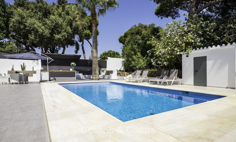 Aantrekkelijke, volledig gerenoveerde luxe villa te koop, dicht bij golfbaan, voorzieningen en strand in Oost-Marbella 17332