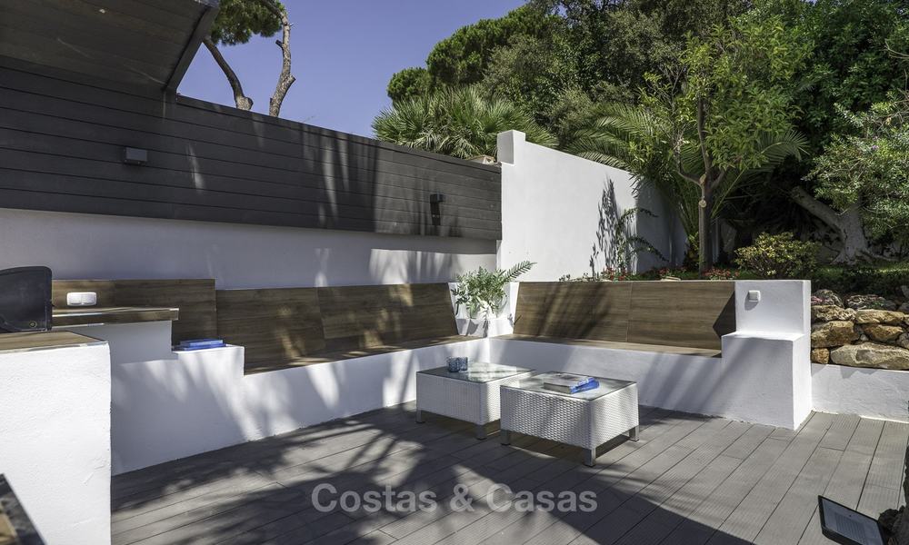 Aantrekkelijke, volledig gerenoveerde luxe villa te koop, dicht bij golfbaan, voorzieningen en strand in Oost-Marbella 17333