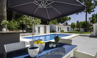 Aantrekkelijke, volledig gerenoveerde luxe villa te koop, dicht bij golfbaan, voorzieningen en strand in Oost-Marbella 17336 