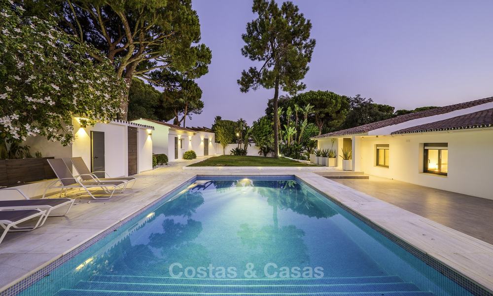 Aantrekkelijke, volledig gerenoveerde luxe villa te koop, dicht bij golfbaan, voorzieningen en strand in Oost-Marbella 17347