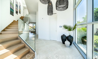 Gloednieuwe moderne luxe villa te koop, direct aan de golfbaan in een klasse golf resort in Oost-Marbella 26756 