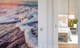 Gloednieuwe moderne luxe villa te koop, direct aan de golfbaan in een klasse golf resort in Oost-Marbella 26761 