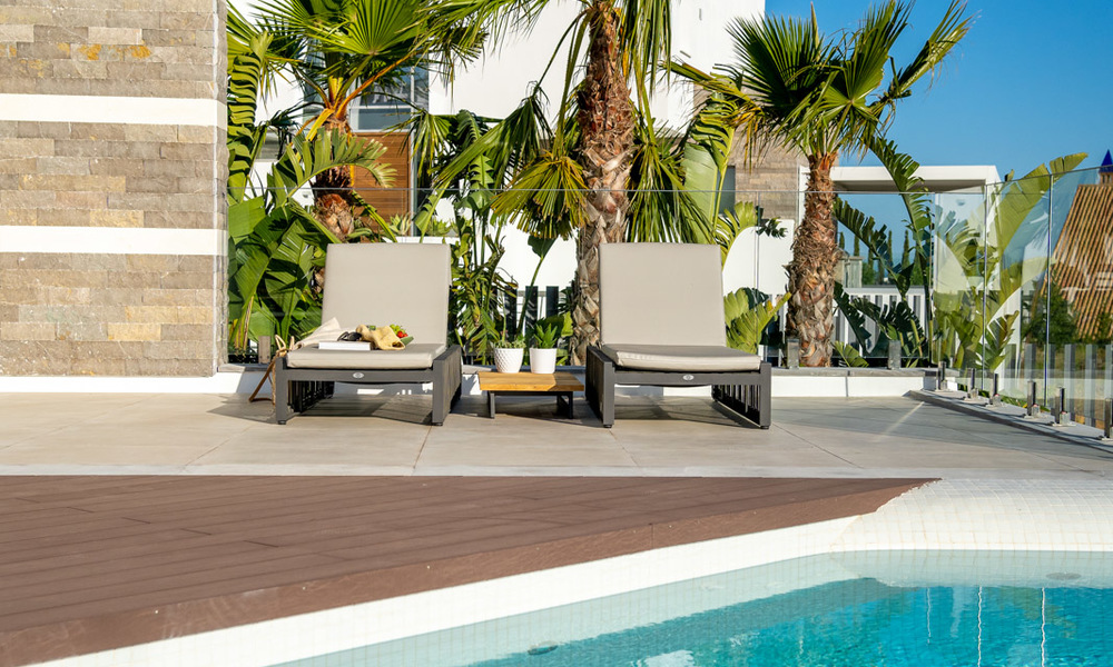 Gloednieuwe moderne luxe villa te koop, direct aan de golfbaan in een klasse golf resort in Oost-Marbella 26766