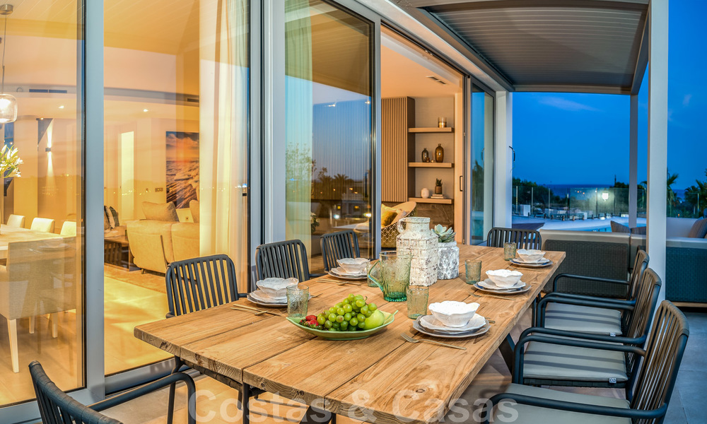 Gloednieuwe moderne luxe villa te koop, direct aan de golfbaan in een klasse golf resort in Oost-Marbella 26778