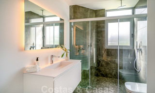 Gloednieuwe moderne luxe villa te koop, direct aan de golfbaan in een klasse golf resort in Oost-Marbella 26784 
