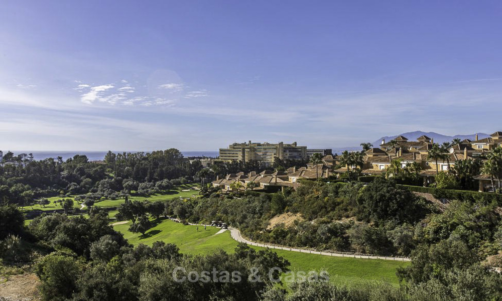 Gloednieuwe moderne luxe villa te koop, direct aan de golfbaan in een klasse golf resort in Oost-Marbella 26793
