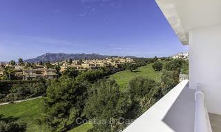 Gloednieuwe moderne luxe villa te koop, direct aan de golfbaan in een klasse golf resort in Oost-Marbella 26794 