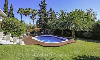 Knusse traditionele villa te koop, omringd door golfbanen in Nueva Andalucia, Marbella 17498 