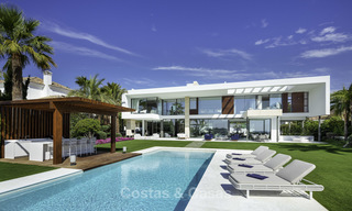  Indrukwekkende ultramoderne villa met prachtig uitzicht op zee te koop in Nueva Andalucia's Golf Valley, Marbella 17555 