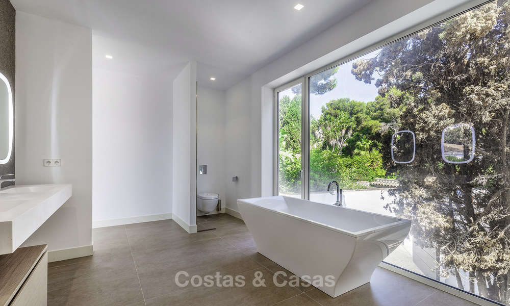 Moderne kant-en-klare luxe villa te koop, nabij het strand van Oost Marbella 17608