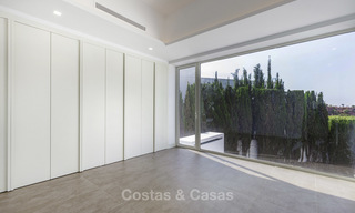Moderne kant-en-klare luxe villa te koop, nabij het strand van Oost Marbella 17613 