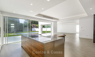 Moderne kant-en-klare luxe villa te koop, nabij het strand van Oost Marbella 17624 