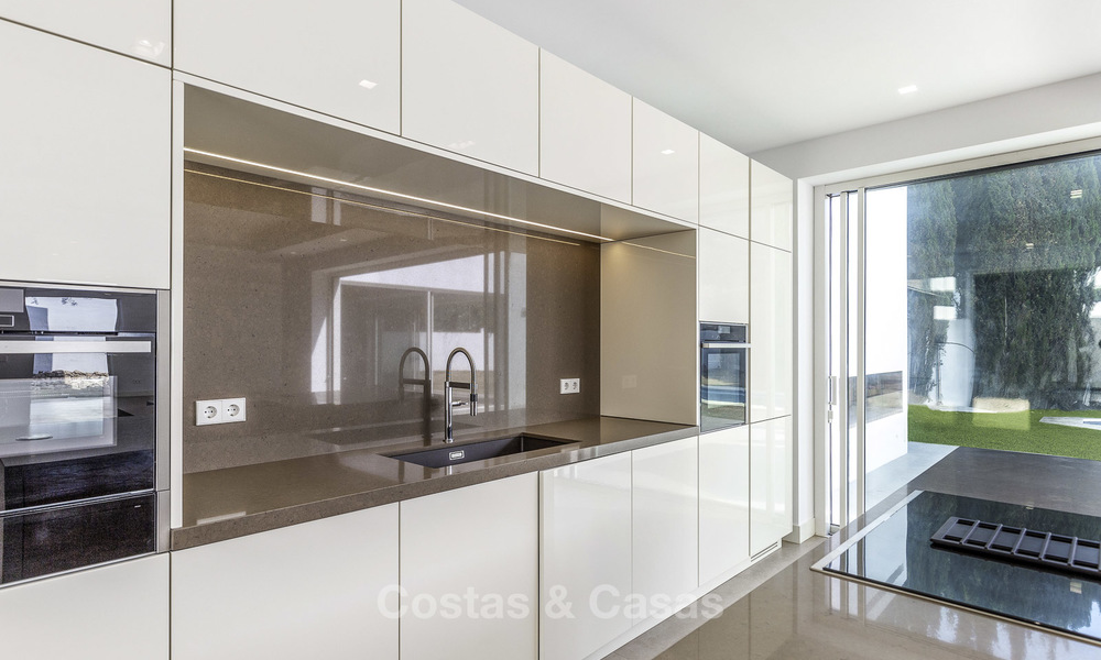 Moderne kant-en-klare luxe villa te koop, nabij het strand van Oost Marbella 17625