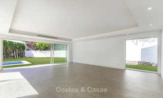 Moderne kant-en-klare luxe villa te koop, nabij het strand van Oost Marbella 17627 