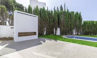 Moderne kant-en-klare luxe villa te koop, nabij het strand van Oost Marbella 17630 
