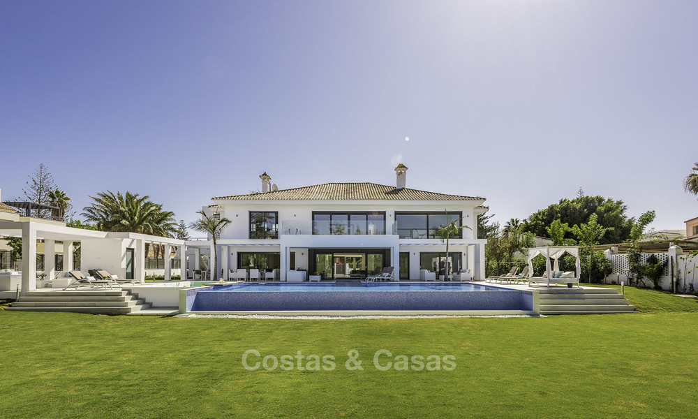 Fonkelnieuwe super-moderne luxe villa te koop, in een chique strandwijk op de grens van Marbella - Estepona 17662