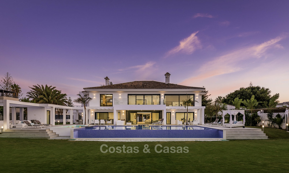Fonkelnieuwe super-moderne luxe villa te koop, in een chique strandwijk op de grens van Marbella - Estepona 17675