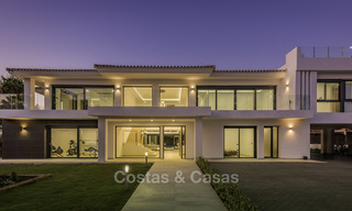 Fonkelnieuwe super-moderne luxe villa te koop, in een chique strandwijk op de grens van Marbella - Estepona 17681 