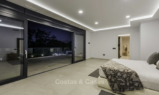 Fonkelnieuwe super-moderne luxe villa te koop, in een chique strandwijk op de grens van Marbella - Estepona 17683 