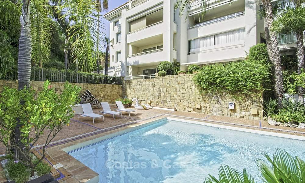 Luxe tuinappartement met privé zwembad te koop in een chique complex aan de Golden Mile in Marbella 17699
