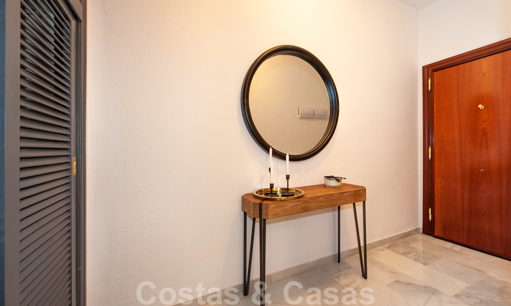 Instapklaar appartement te koop op een steenworp van alle voorzieningen en Puerto Banus in Nueva Andalucia, Marbella 21088