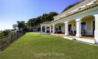 Charmante villa in Andalusische stijl in een spectaculair natuurlijk kader te koop in Benahavis - Marbella 18035 