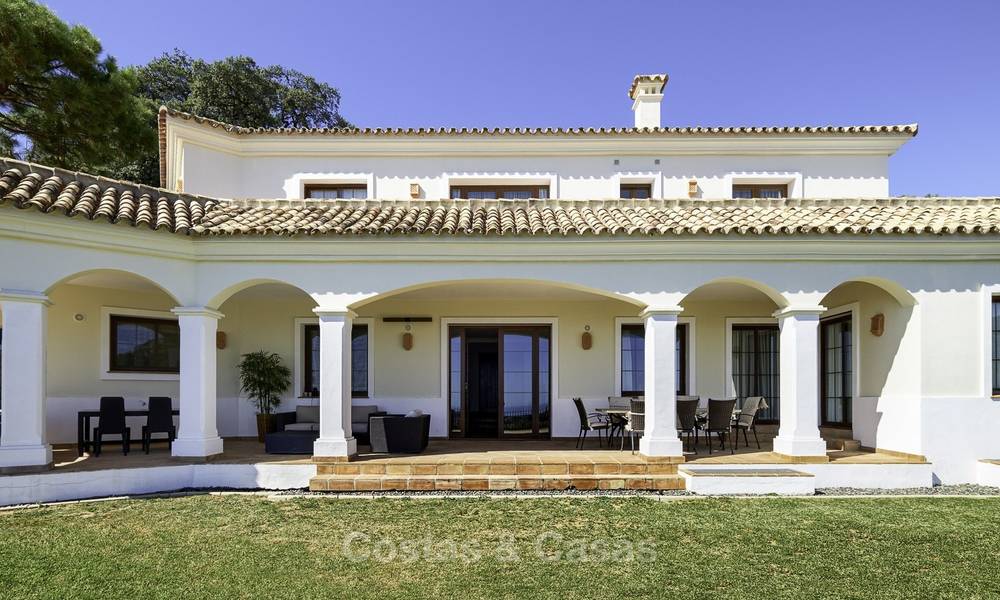 Charmante villa in Andalusische stijl in een spectaculair natuurlijk kader te koop in Benahavis - Marbella 18036