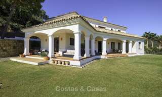 Charmante villa in Andalusische stijl in een spectaculair natuurlijk kader te koop in Benahavis - Marbella 18037 