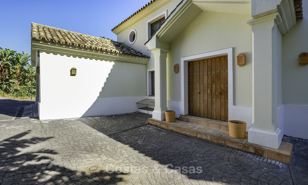 Charmante villa in Andalusische stijl in een spectaculair natuurlijk kader te koop in Benahavis - Marbella 18044