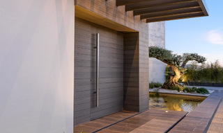 Spectaculaire eigentijdse luxe villa te koop, met prachtig zeezicht en een eerstelijns frontlinie golf positie in Benahavis - Marbella 36656 