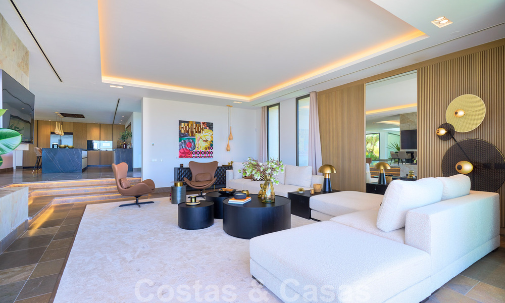 Spectaculaire eigentijdse luxe villa te koop, met prachtig zeezicht en een eerstelijns frontlinie golf positie in Benahavis - Marbella 36681