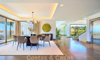 Spectaculaire eigentijdse luxe villa te koop, met prachtig zeezicht en een eerstelijns frontlinie golf positie in Benahavis - Marbella 36687 