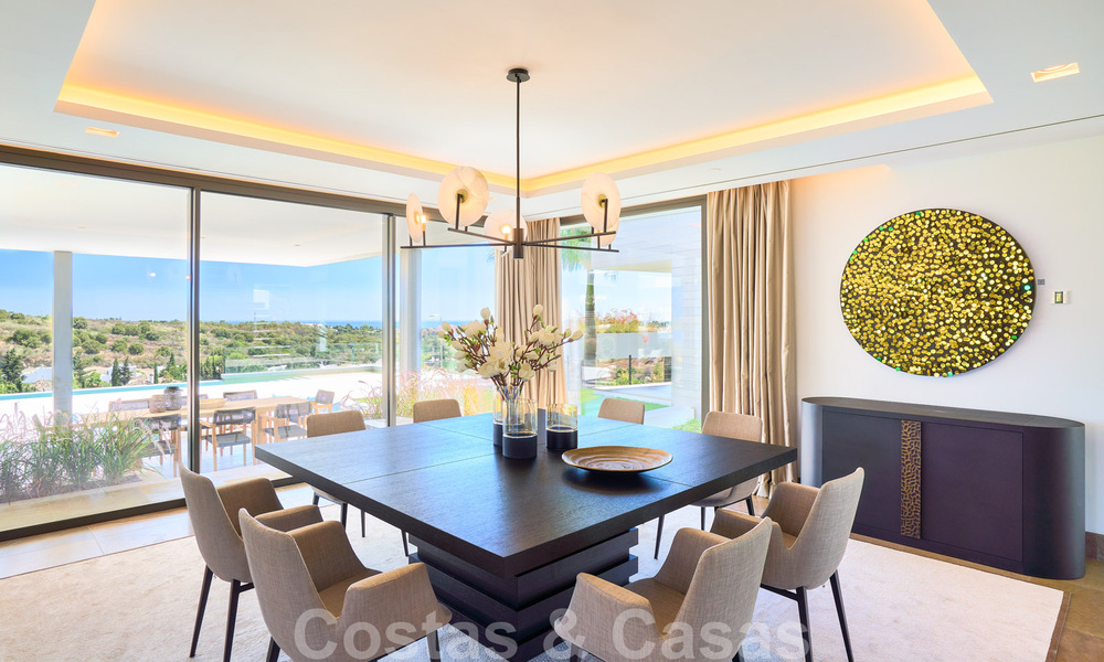 Spectaculaire eigentijdse luxe villa te koop, met prachtig zeezicht en een eerstelijns frontlinie golf positie in Benahavis - Marbella 36689