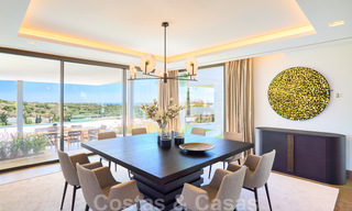 Spectaculaire eigentijdse luxe villa te koop, met prachtig zeezicht en een eerstelijns frontlinie golf positie in Benahavis - Marbella 36689 