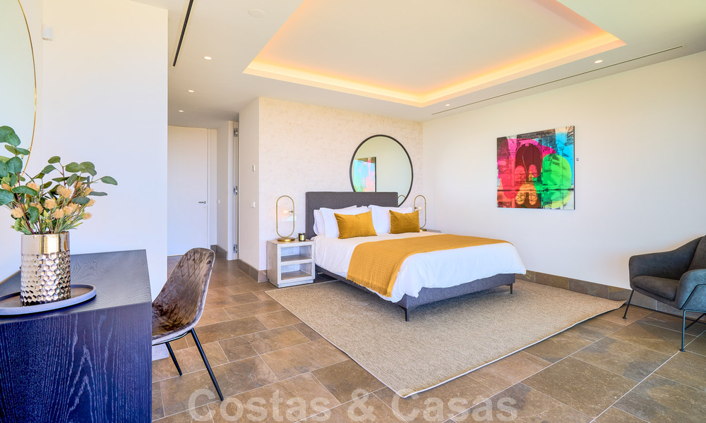 Spectaculaire eigentijdse luxe villa te koop, met prachtig zeezicht en een eerstelijns frontlinie golf positie in Benahavis - Marbella 36692
