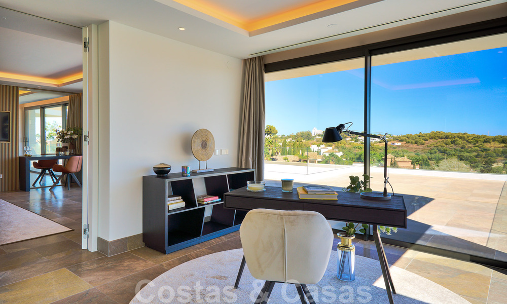 Spectaculaire eigentijdse luxe villa te koop, met prachtig zeezicht en een eerstelijns frontlinie golf positie in Benahavis - Marbella 36708