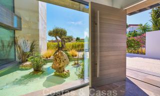 Spectaculaire eigentijdse luxe villa te koop, met prachtig zeezicht en een eerstelijns frontlinie golf positie in Benahavis - Marbella 36710 