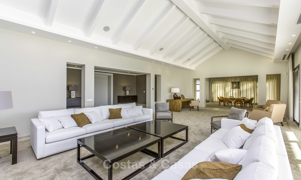 Majestueuze en zeer ruime super-de-luxe villa met prachtige tuinen te koop in Sierra Blanca, Marbella 18226