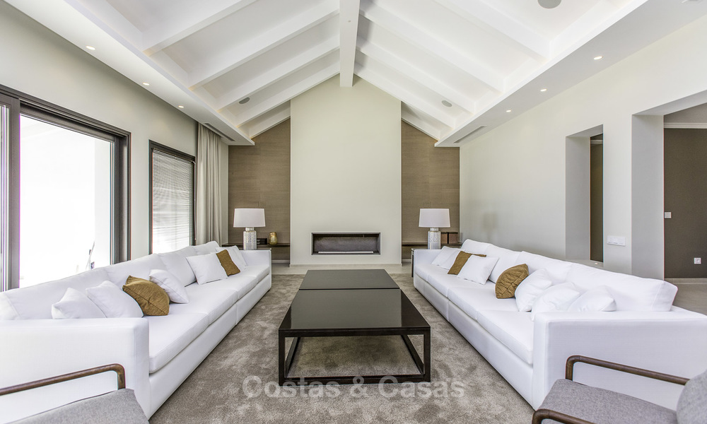 Majestueuze en zeer ruime super-de-luxe villa met prachtige tuinen te koop in Sierra Blanca, Marbella 18227