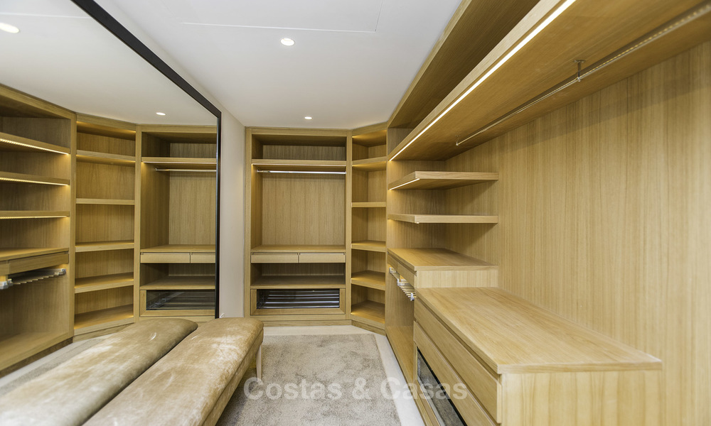 Majestueuze en zeer ruime super-de-luxe villa met prachtige tuinen te koop in Sierra Blanca, Marbella 18233